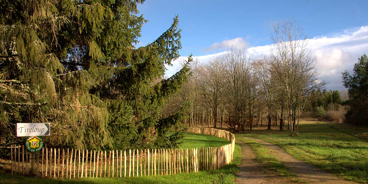 Entrance to the private parking of the gite